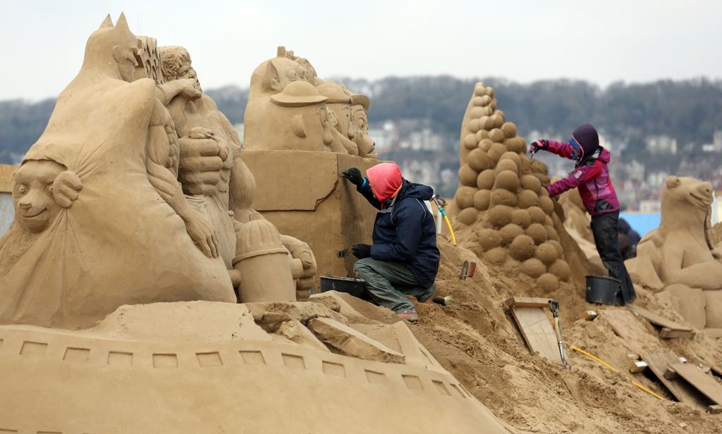 Amazing Weston Sand Sculpture Festival Photos, This Years Theme Hollywood