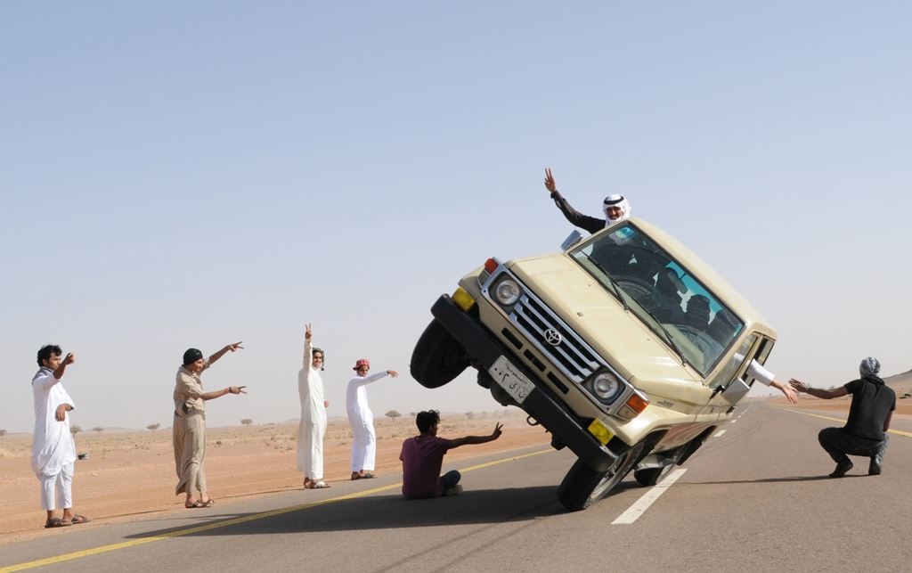 Sidewall Skiing Photos In Saudi Arabia, Crazy Stunts