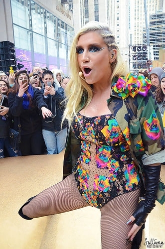 Ke$ha Confesses She Drinks Her Own Pee &amp; Are You REALLY Surprised?