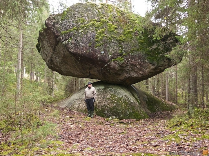 Mind-Boggling Giant Rock Naturally Finds Balance