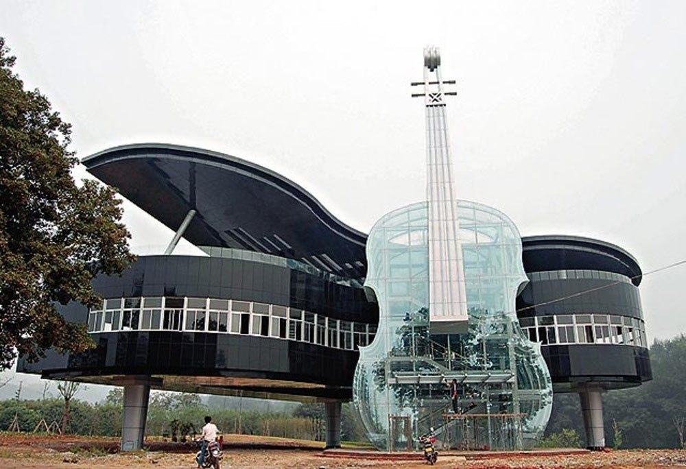 Piano and Violin Shaped House, Cool Architecture 