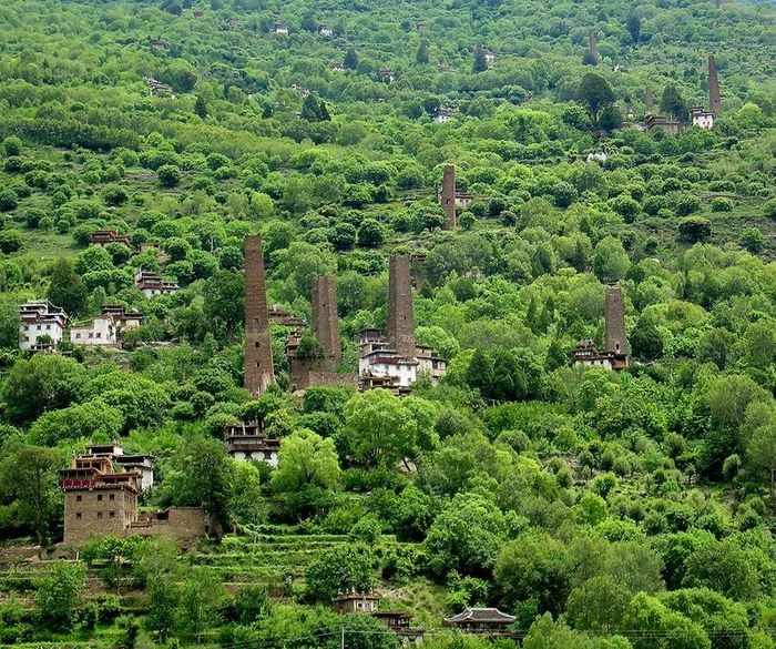 Danba, Sichuan Province: Watchtowers with Unique Features