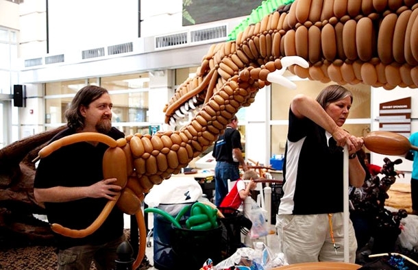 This Awesome 20ft Dinosaur Is Made From Balloons 