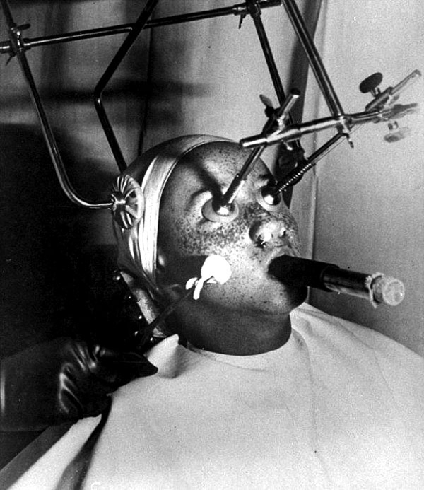 This Is What Beauty Treatments Looked Like In The 1900's