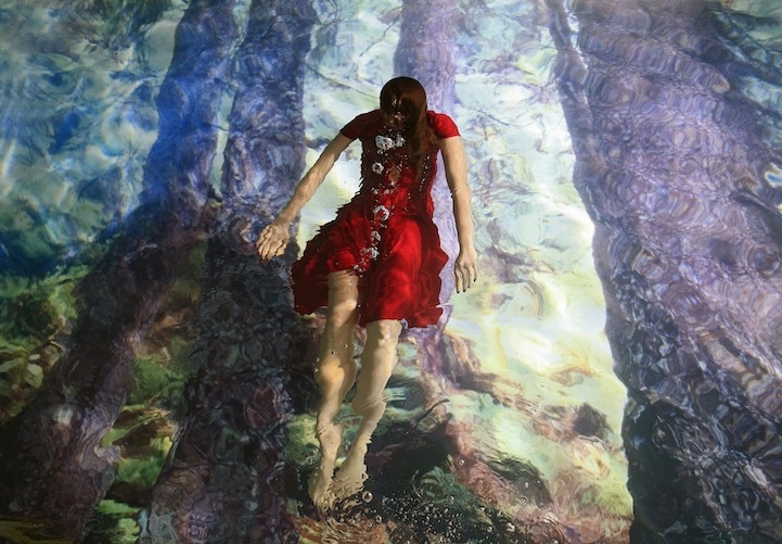 Magical Underwater Photos of Freely Flowing Figures