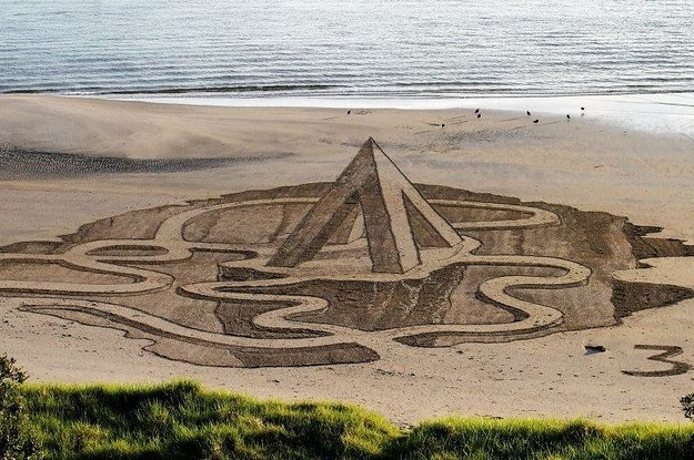 Mesmerizing Works Of 3-D Sand Drawing Art