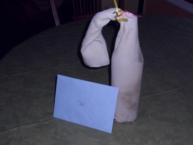 22 People Who Weren&#039;t Even Trying To Wrap Your Christmas Present