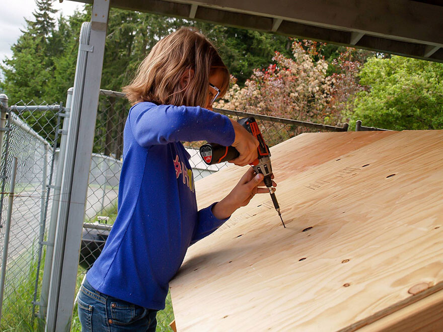 9-Year-Old Girl Builds Shelters For The Homeless