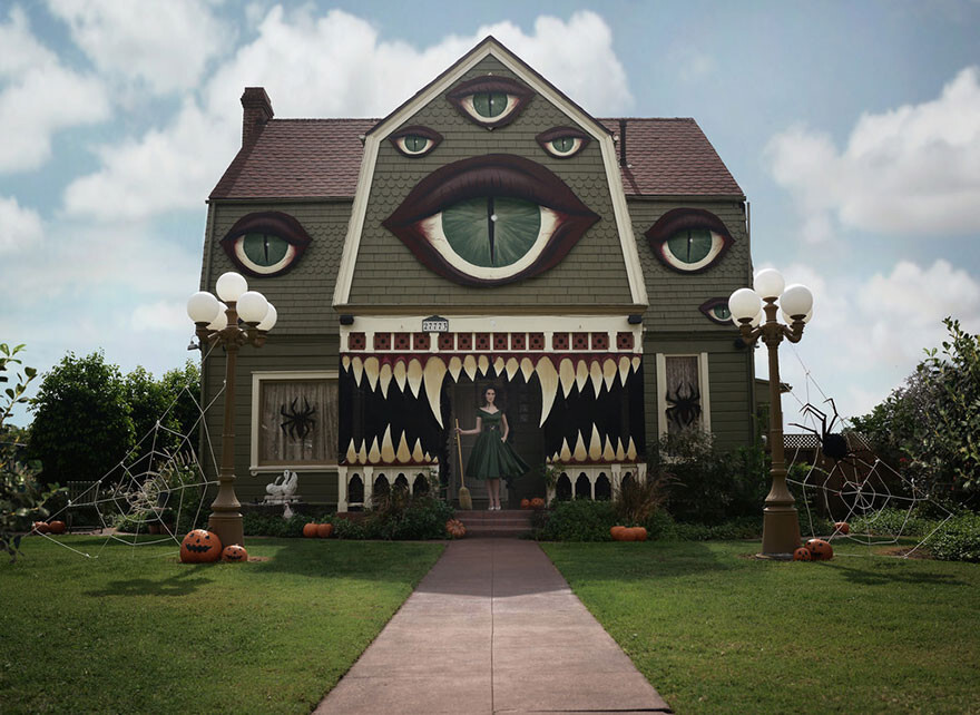 Artist Turns Parents’ Home Into Haunted House