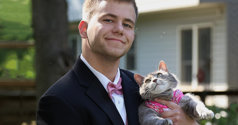 Guy Couldn’t Find A Date For Prom So He Took His Cat Instead