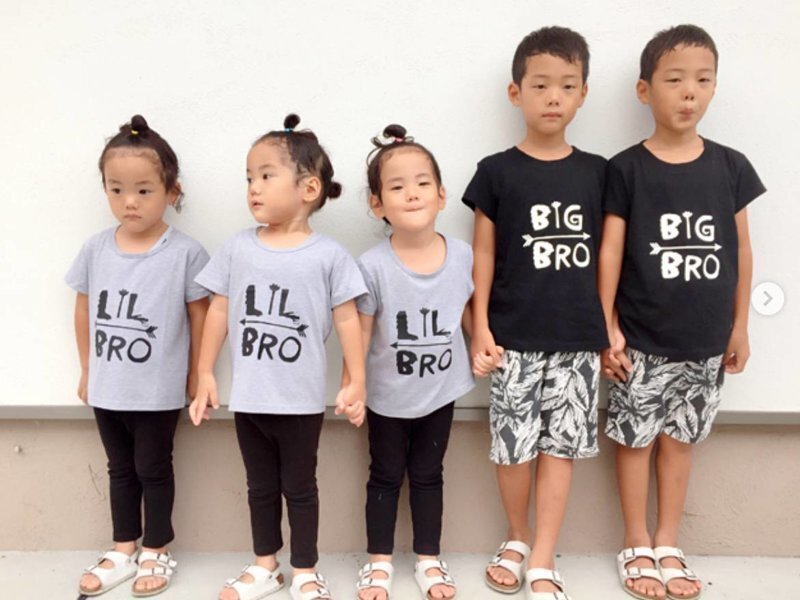 Japanese Mom Captures Her Life With Her Twins And Triplets And It’s Just Too Adorable