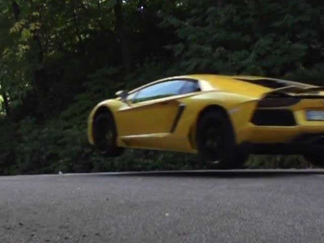 Прыжок Lamborghini Aventador