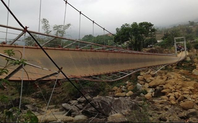 Во Вьетнаме обрушился подвесной мост, 9 погибших