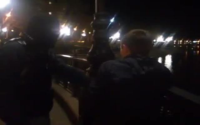 Активист Правого Сектора сбросил парня с моста