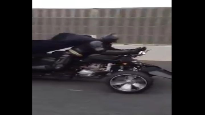 В Японии на трассе был замечен Бэтмен на мотоцикле