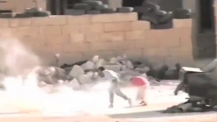 Сирийский мальчик спас девочку из-под снайперского обстрела 