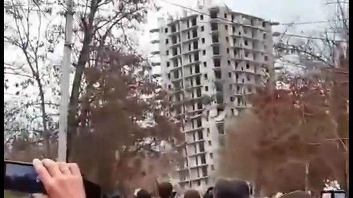В Севастополе с третьей попытки взорвали недостроенную 16-этажку