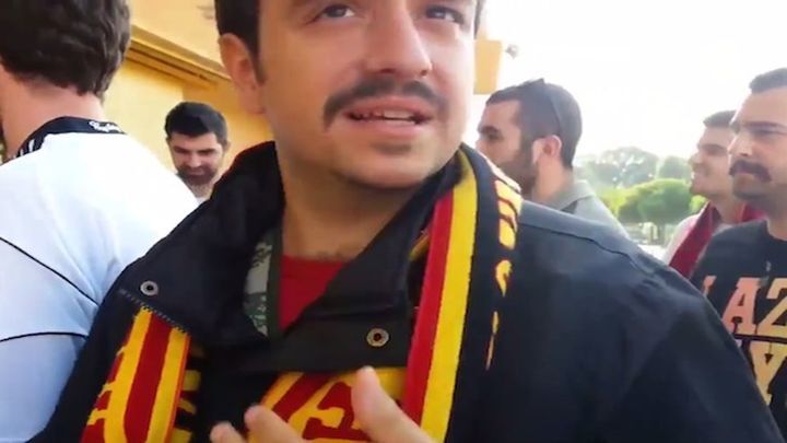 Турецкий болельщик решил пронести немного пива на стадион