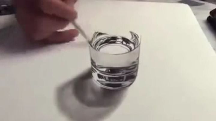 Невероятно реалистичный рисунок стакана