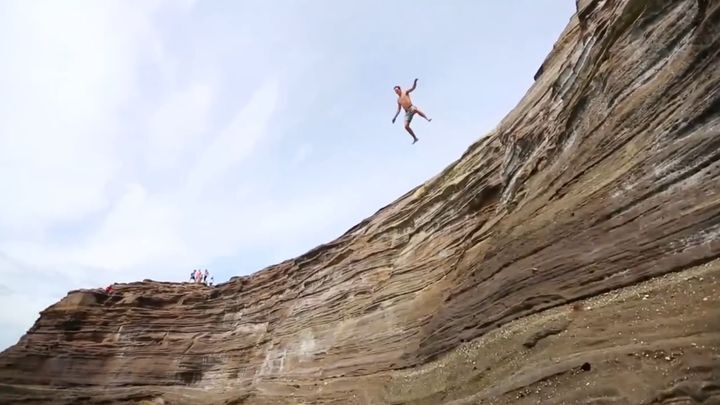 Сумасшедшие прыжки в воду на Гавайях