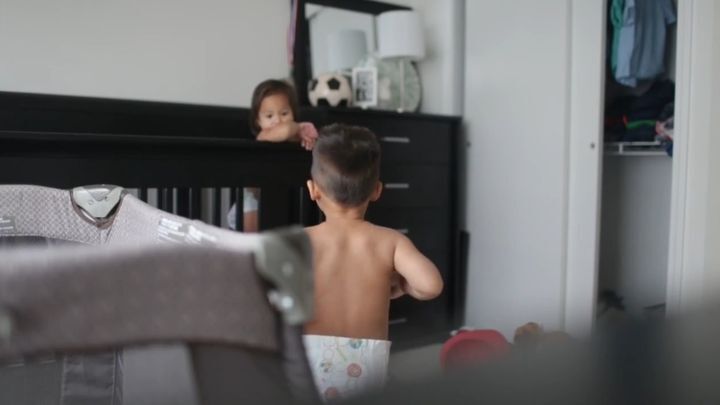 Скрытая камера сняла тайную жизнь малышей