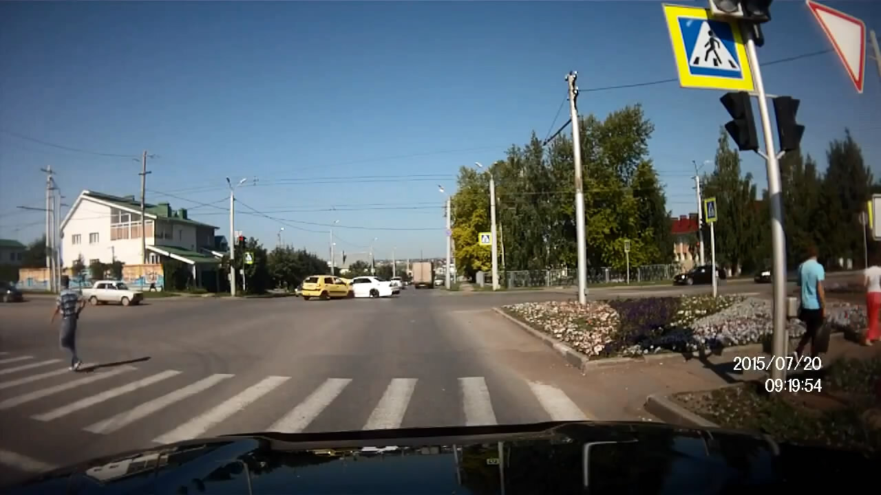 Авария на перекрестке в Альметьевске