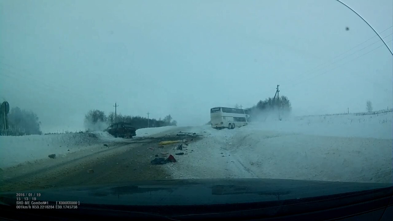 Авария дня. ВАЗ столкнулся с автобусом