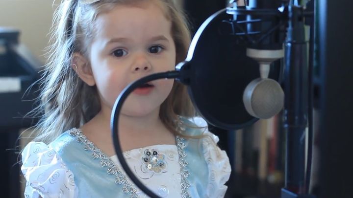 Этой девочке всего 3 года, но красота ее голоса уже поражает!