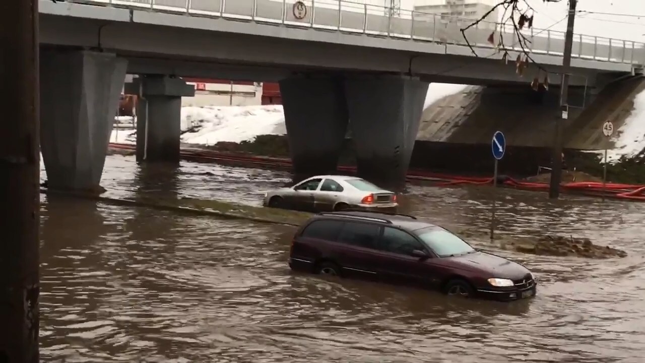 Потоп на дороге в Москве
