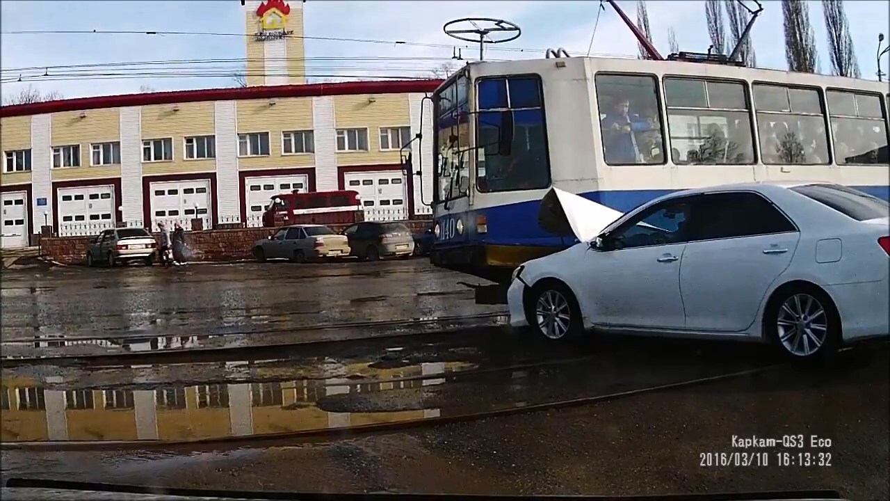 Столкновение с трамваем в Уфе