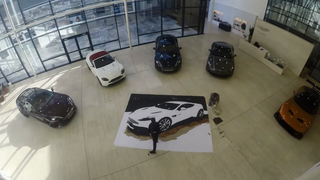 Картина из кожи в штаб-квартире Aston Martin