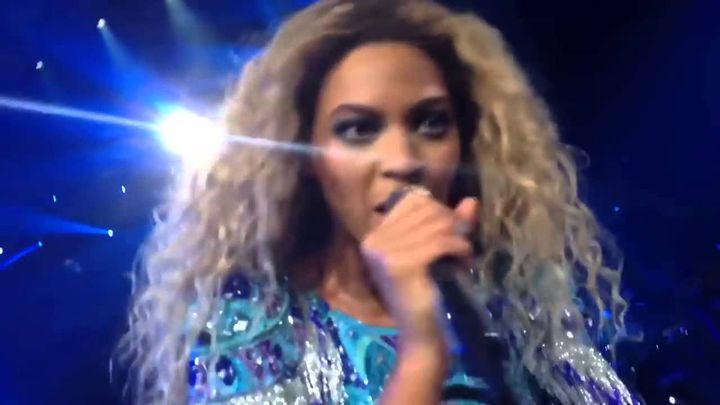 Beyonce дала спеть своей фанатке на концерте и была поражена