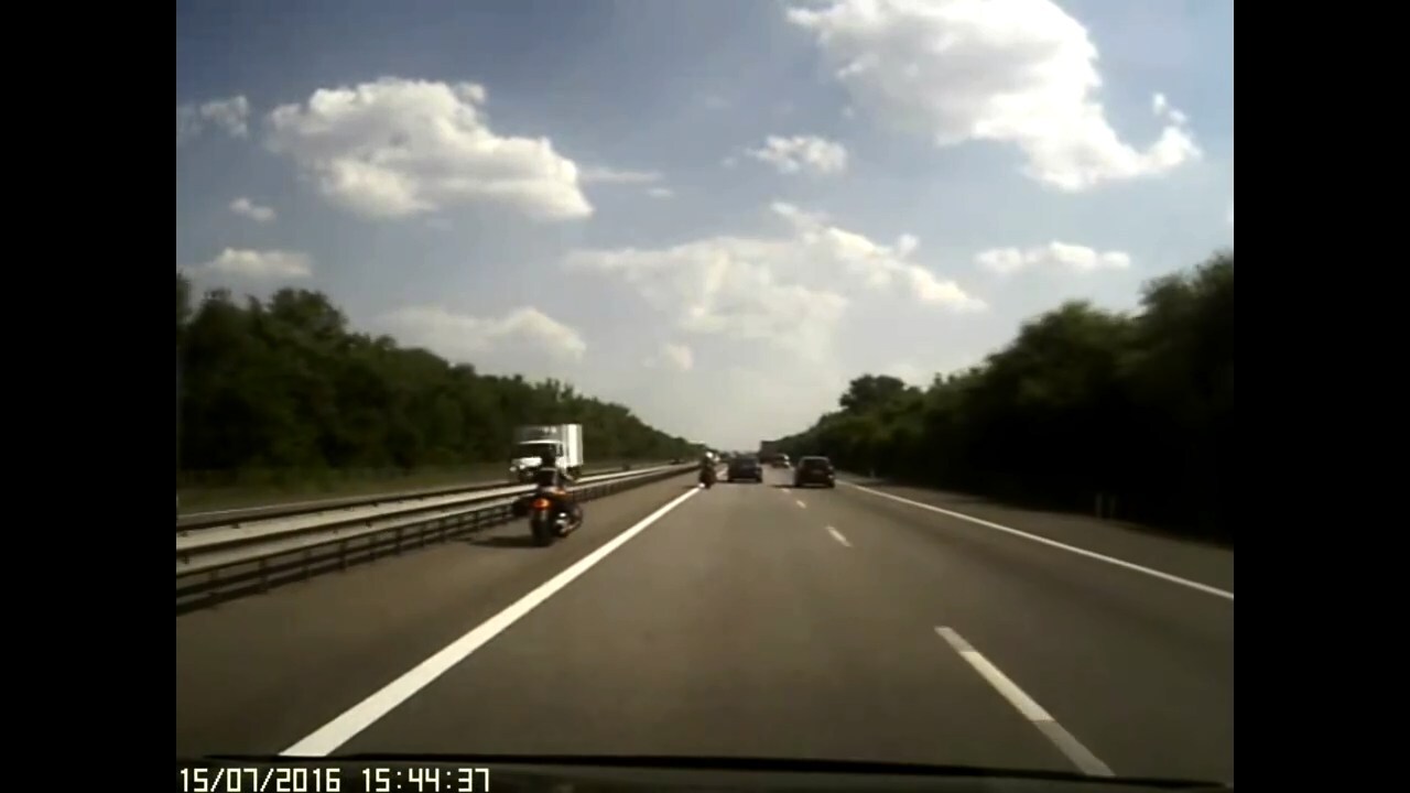 Падение мотоциклистки на трассе М-4 "Дон"