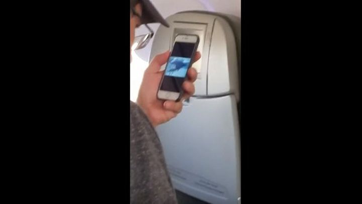 Как испугать пассажиров самолета с помощью одного видео