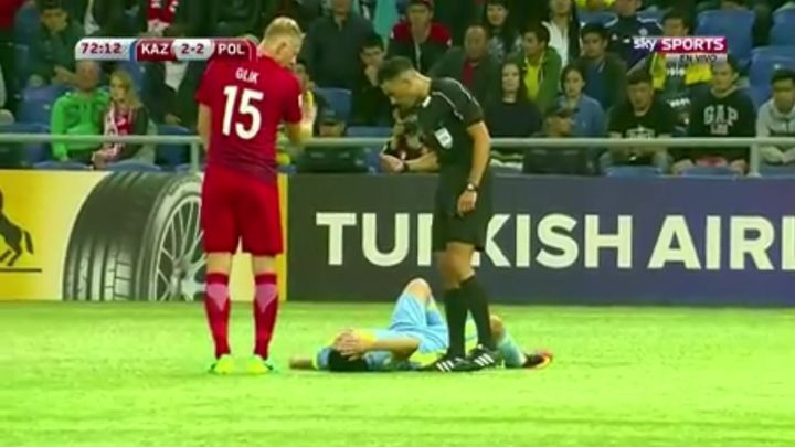 Лечебная нога польского футболиста вывела казахстанского симулянта на чистую воду