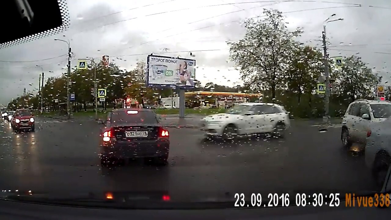 Авария дня. Серьезное ДТП с пострадавшими в Санкт-Петербурге