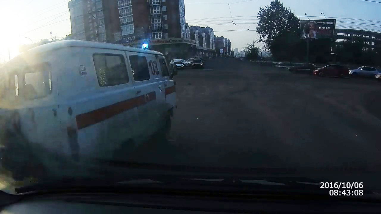 Авария дня. ДТП с участием скорой и автобуса в Иркутске