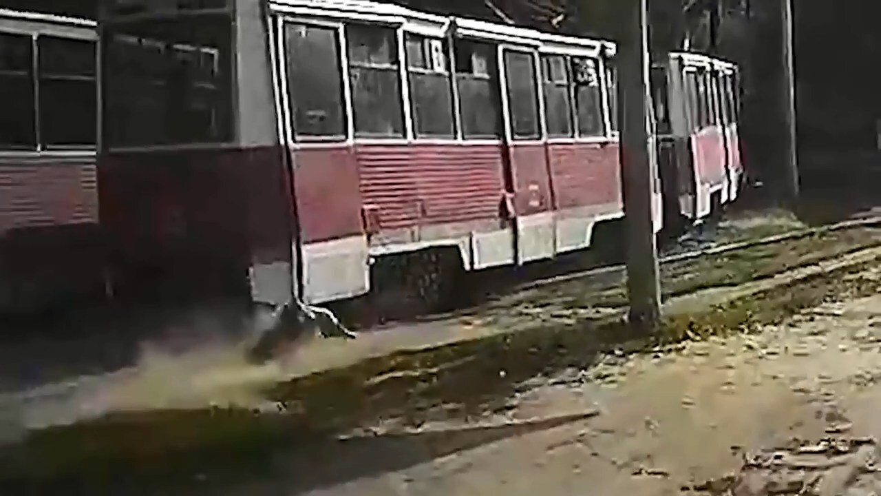 В Саратове трамвай протащил по путям пассажира