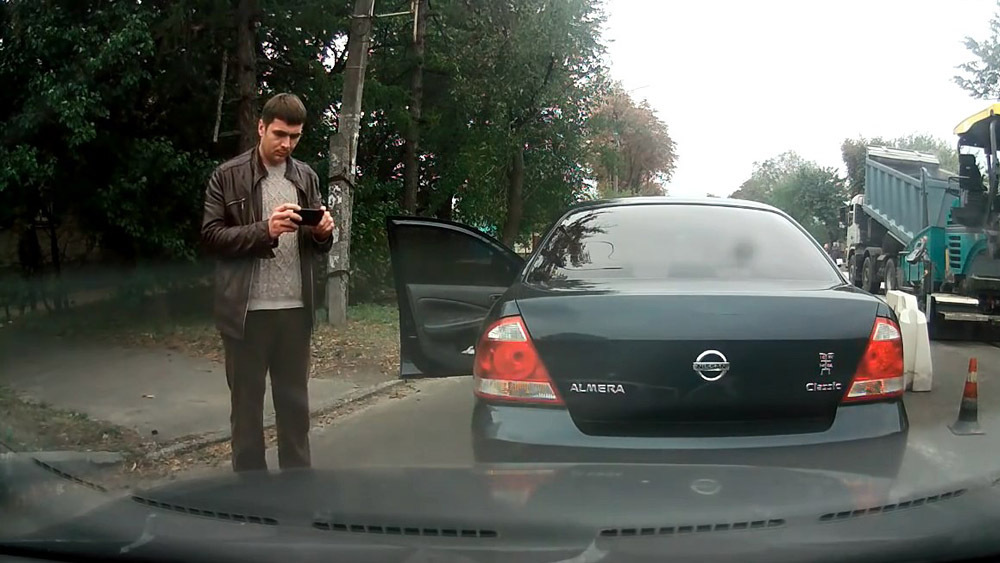 Обиженный водитель Nissan Almera