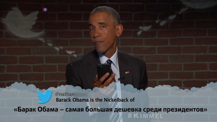 Президент США Барак Обама читает злобные твиты о себе