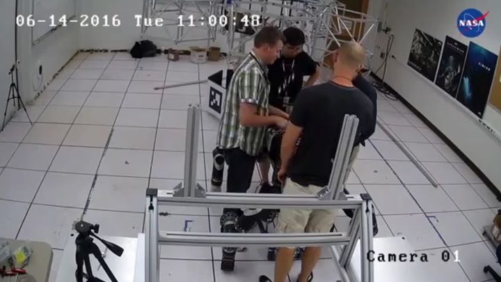Взрыв аккумулятора робота в лаборатории реактивного движения NASA попал на видео