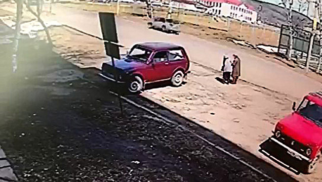 В Николаевске-на-Амуре водитель сбил двух пенсионерок