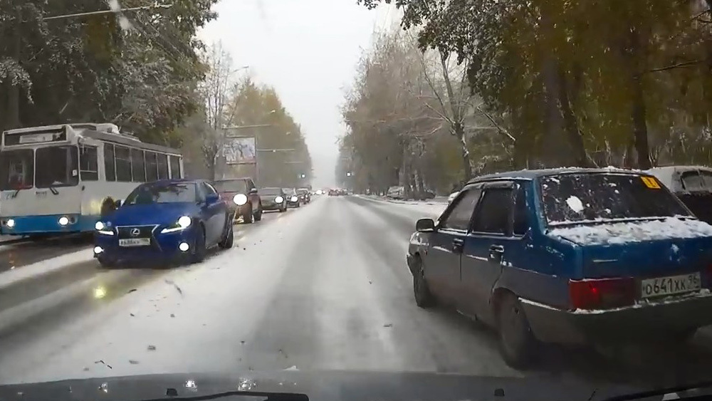 В Екатеринбурге выпал первый снег