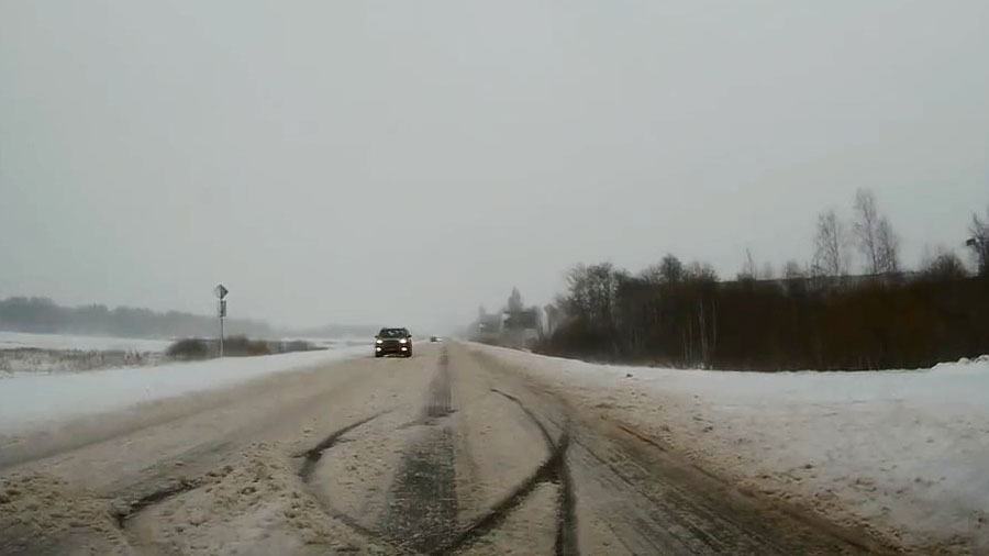 Занесло при обгоне на снежной дороге