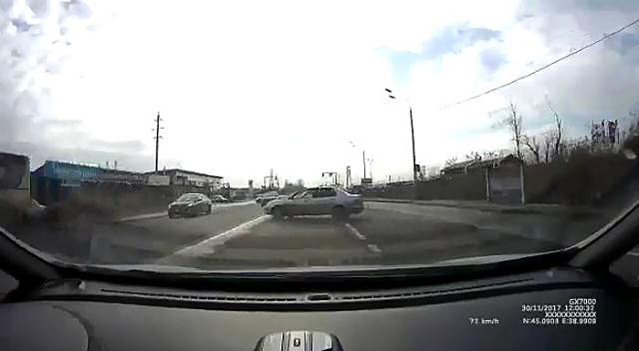 Авария дня. Водитель вылетел через заднее стекло в Краснодаре