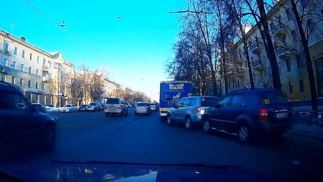 В Новосибирске эпилептик совершил массовое ДТП с припаркованными автомобилями