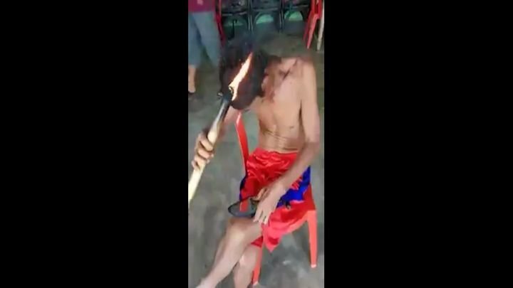 "Стрижка-вспышка": бразилец стрижет себя факелом