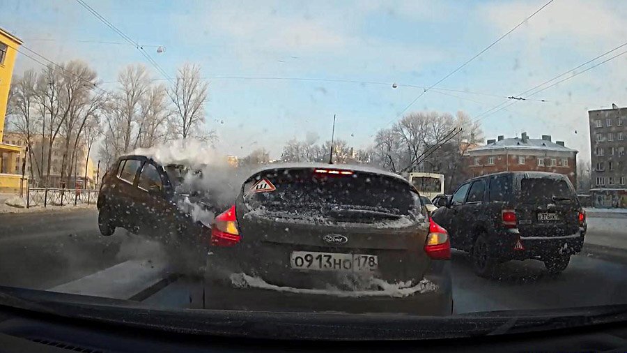 Авария дня. Массовое ДТП с пятью машинами в Петербурге
