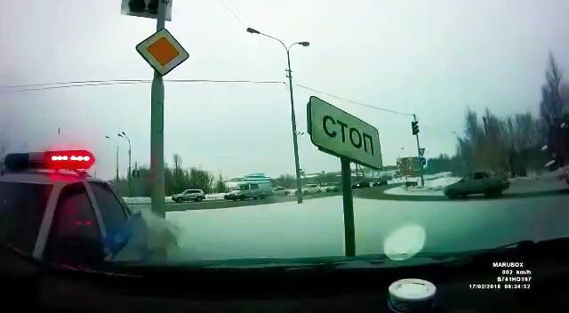 Полиция спешит на вызов: ДТП с автомобилем ДПС в Сургуте