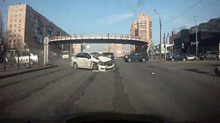 Авария дня. Молодежь устроила серьезное ДТП в Петербурге